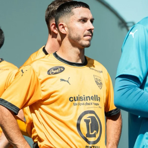 Joueur du Stade Pontivyen avec le maillot Domicile